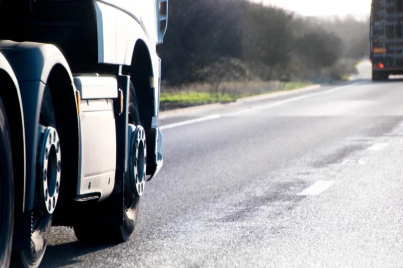 Il noleggio di furgoni per il trasporto auto: la guida completa