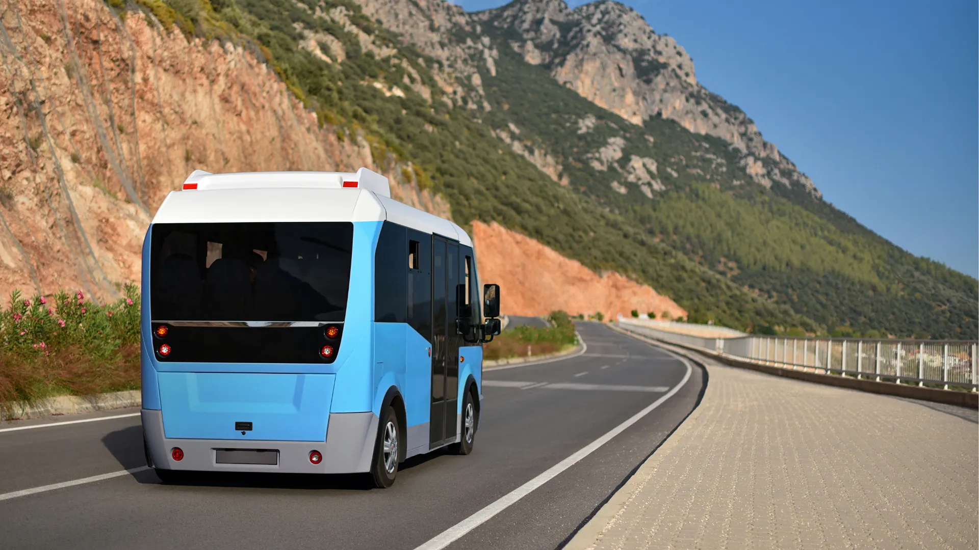 Noleggio van e minibus per viaggi di gruppo: la soluzione ideale per vacanze, gite e pellegrinaggi